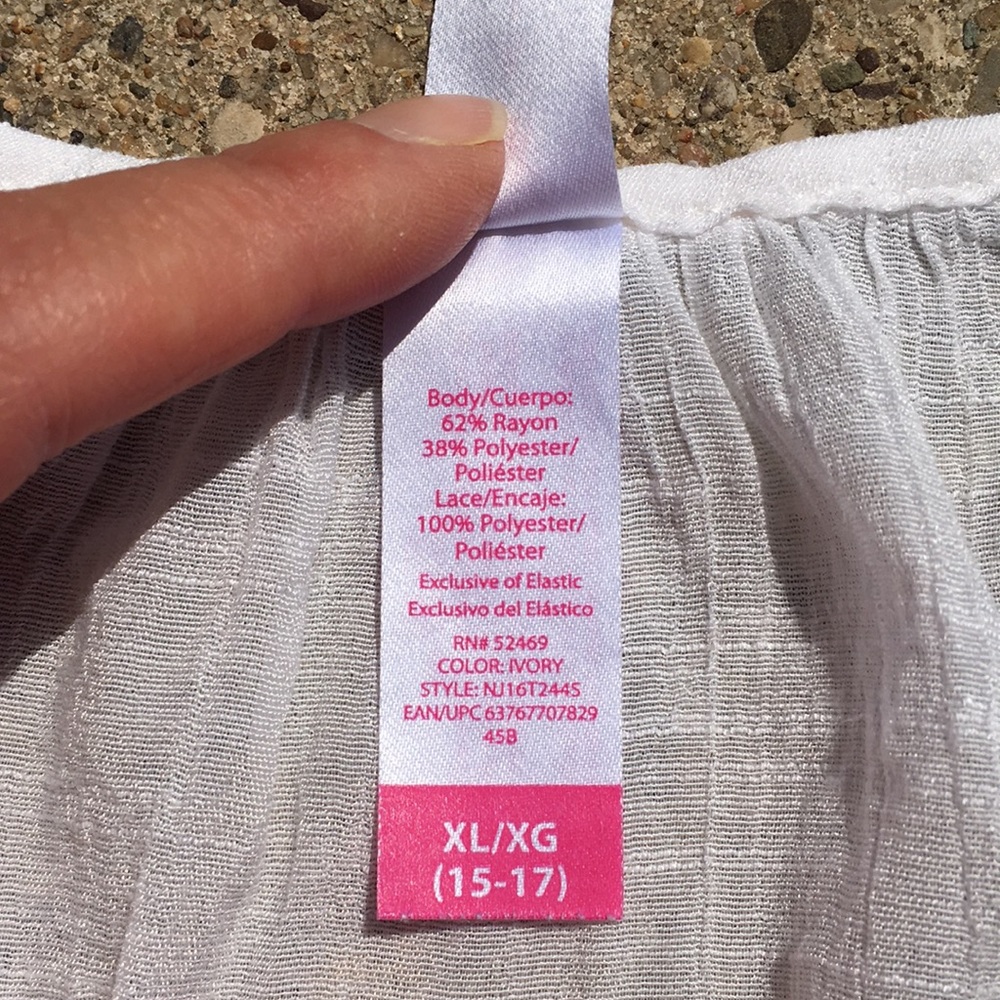 EUC No boundaries white linen top - Picture 4 of 11